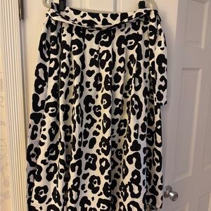 Stylish Black and White Leopard Print Skirt